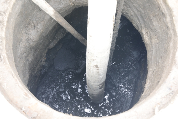 冷却塔水池清淤方案佛山清掏污水池宜都市政局结构工人对城区管网实行扫数清淤(2)