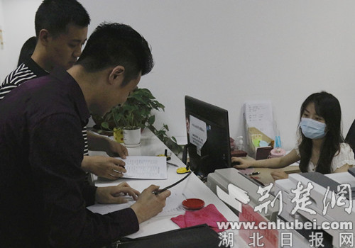 襄城区民政局：“5.20” 为爱加班 婚姻登记不打烊