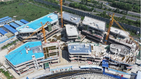 襄阳建筑工地启用新能源渣土车施工机械九游娱乐登录