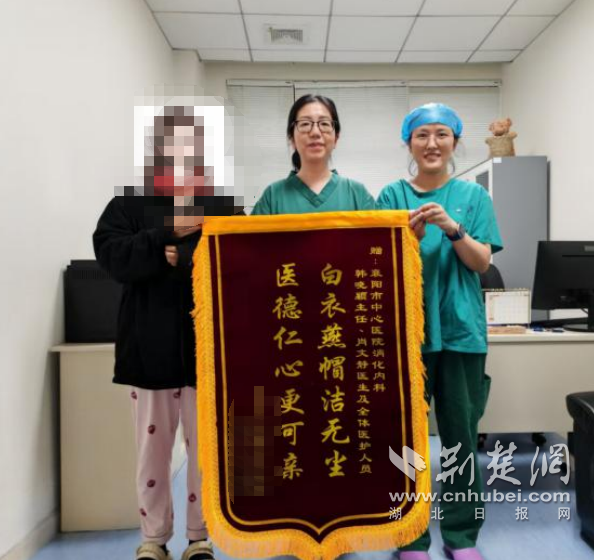 最低侵入性的伴游母亲和儿子。武中央医院胃肠