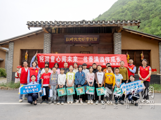 Baokang县税收局：税收心脏保护幼苗和照明书籍的