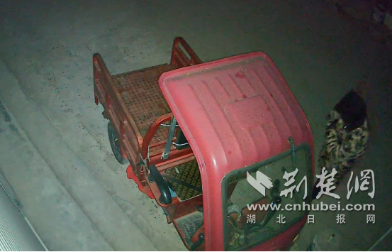 一名男子对盗窃进行了报复，并移动了被盗的商