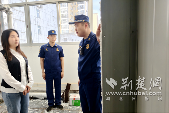 板块房屋的受洗颜色守护了灾难的“核心”。消