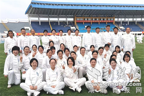 Xiangyang Ciqi街小學(xué)的老師在教學(xué)會(huì)議和體育人員的