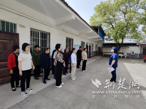 Laohekou Firefighting去了Zhulinqiao镇Fanchong福利研究所