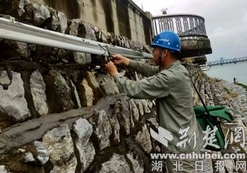 Xiangyang发起了三个特殊动作，