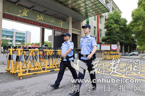 “警察”是在与Yicheng警察一起