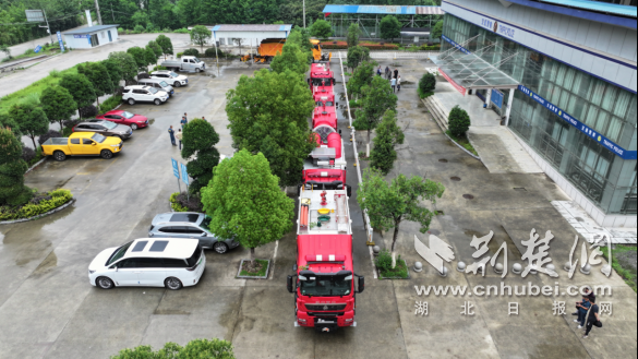 车辆经理将检查发送到门。 113“机甲救援战车”