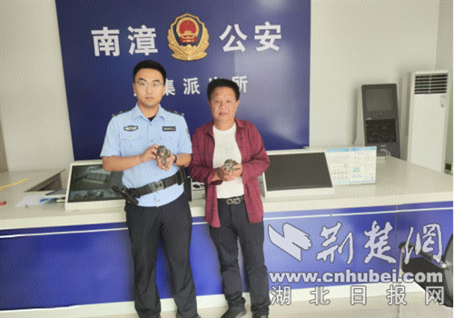 警察和人民团结起来保护可爱的动物，热救援表