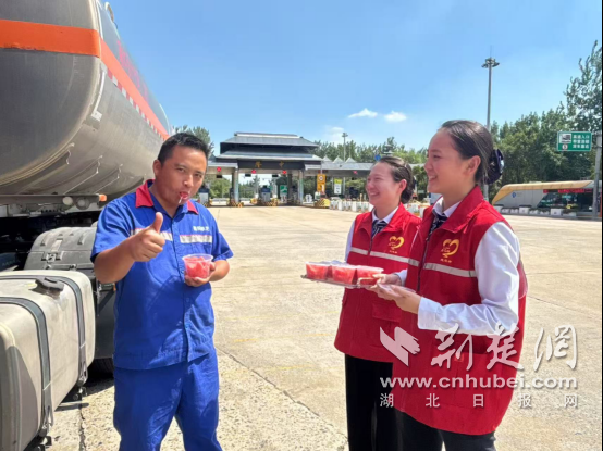 Hubei Jiaotong Longzhong管理办公室：温暖的车站带来