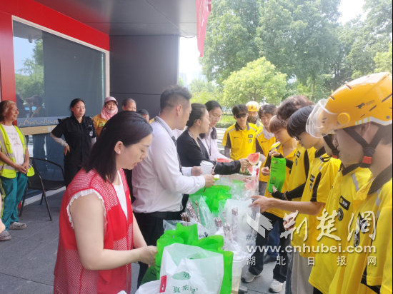 很酷的标签 - 护理令人耳目一新