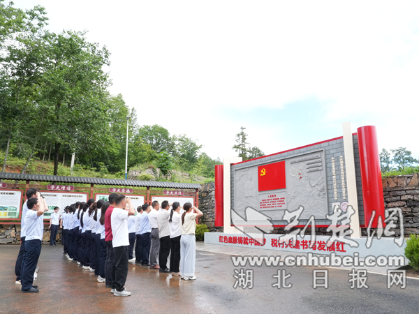 Baokang税蓝色支持红色的农村发展