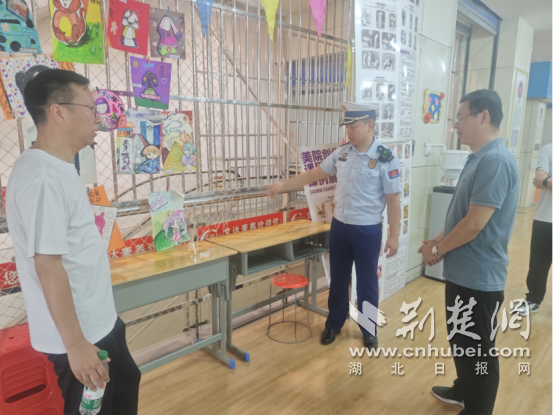 Laohekou消防和许多部门在夏季进行校外培训机构的