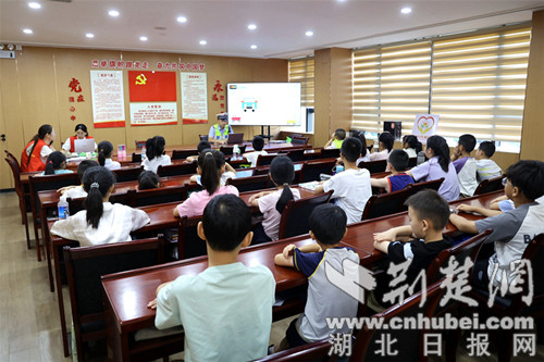 Baakang交通警察：安全教育：“不要放松”和安全