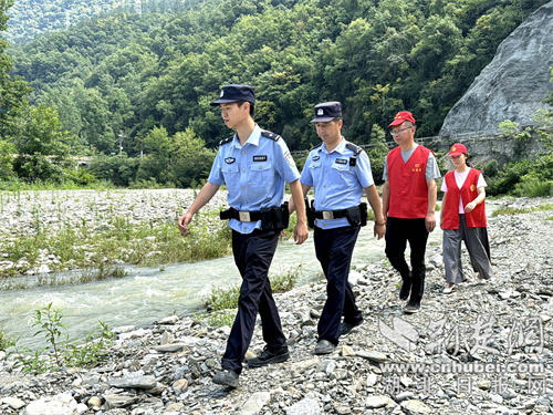 “警察”阻止了溺水，Baokang公共安全局保护