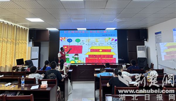 Xiangyang High-Tech Liuji Zhenggang社区在“ Red Spirit滋润
