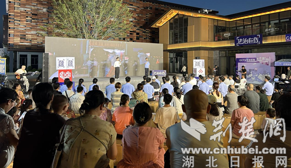 CCTV的“回家”慈善站的活动开始