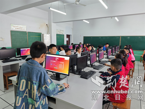 Fancheng地区教育办公室促进了数字化转型为教育，