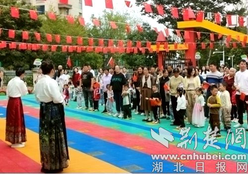 Xiangyang第一住房管理办公室和Mue幼儿园一起开设
