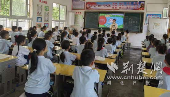建立坚实的安全线并保护生命的花朵-Jinzhuang校园