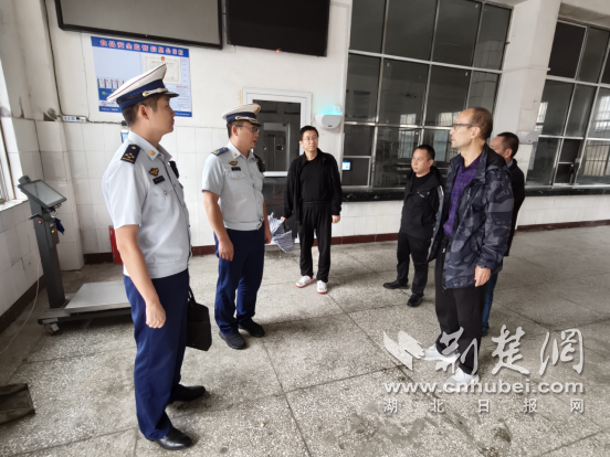 观看“双重节日” Yicheng Fire Department的安全性进行挽回前的安全检查