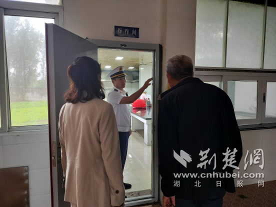 在消防培训的Laohekou进入福利福利，以支持成人的