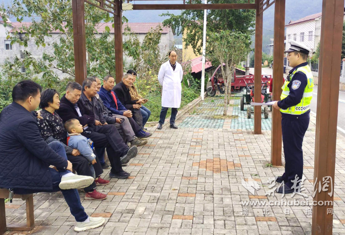 我们将安全课程带到您家！包钢交警“美丽乡村