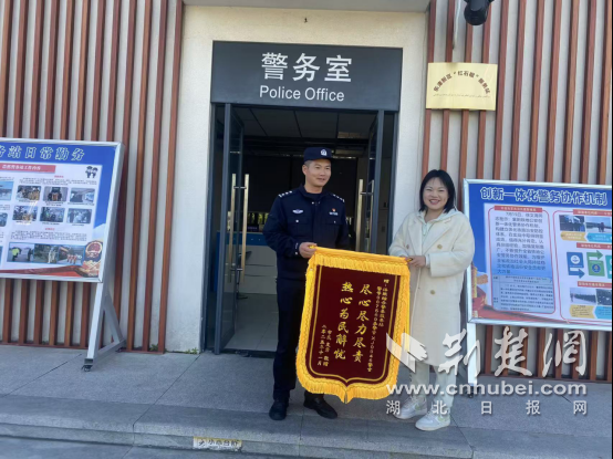 一名80多岁的老人在寒冷的夜晚一怒之下逃跑，从