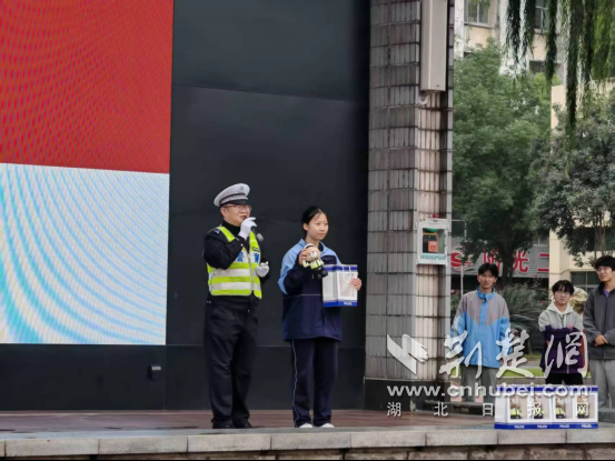 道路安全文明出行校园为成长保驾护航