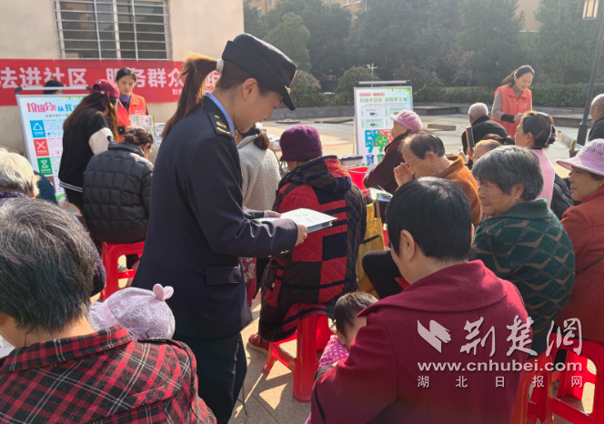襄阳高科技六机综合执法进社区零距离服务群众