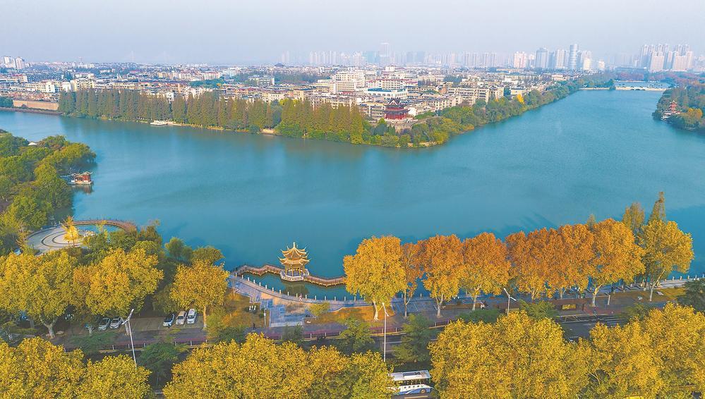 古都美丽的秋景。