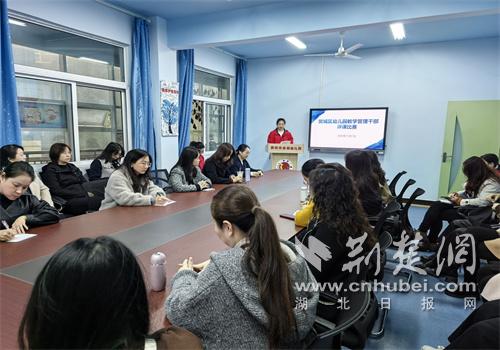 校长的班级评比比赛相当“火爆”。同一