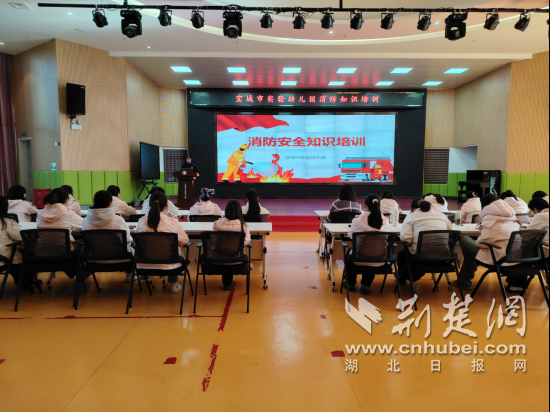 宜城消防深入辖区幼儿园对师生进行消防