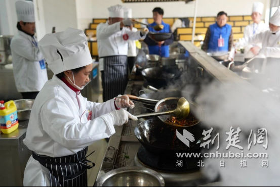 首届襄阳牛肉面师职业技能大赛成功举办
