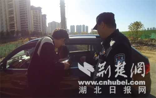 车窗没有关好，那里潜藏着危险。警方会提醒您