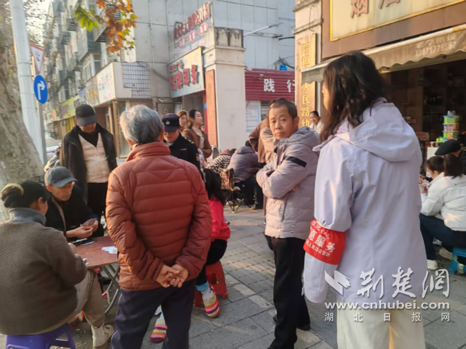 联合执法成效显着，社区“卡摊”得以化解