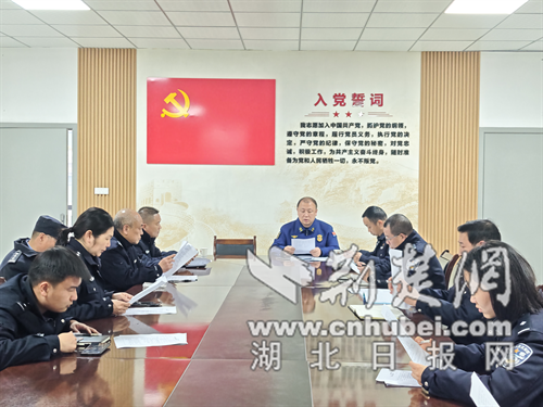 “警察和消防员共同努力”保护基础防火