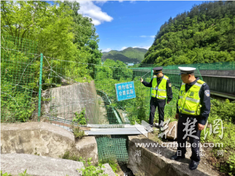 保康“警路企”联勤联动 筑牢五一节前高速安全防线