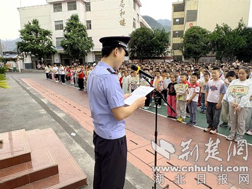 保康警方上好暑期安全收官课，织密织牢安全防护网