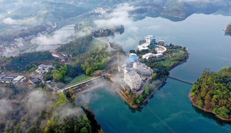 "醉美"水镜湖