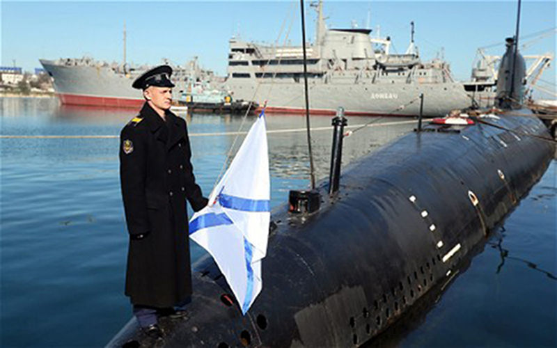 烏克蘭海軍唯一潛艇近日被俄海軍收繳,掛起了俄海軍軍旗(網絡截圖)