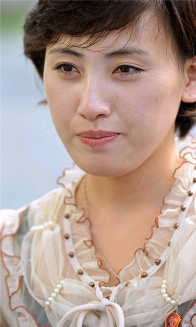 日媒:朝鲜女性愈发时尚 美甲阳伞走进生活