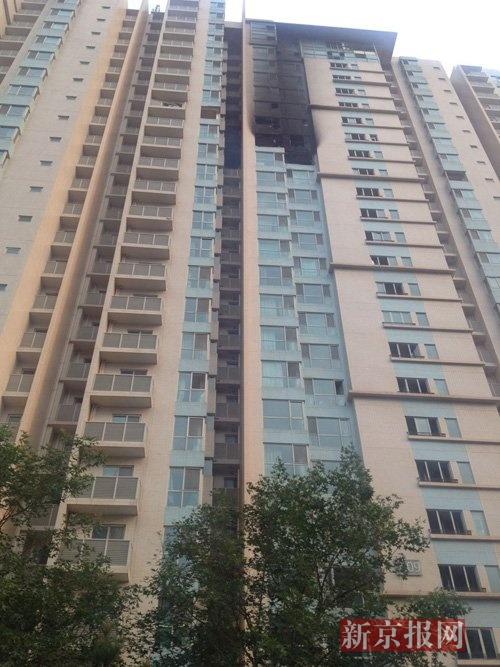 今日下午15时10分许,朝阳区望京西路季景沁园209号楼21层某户发生